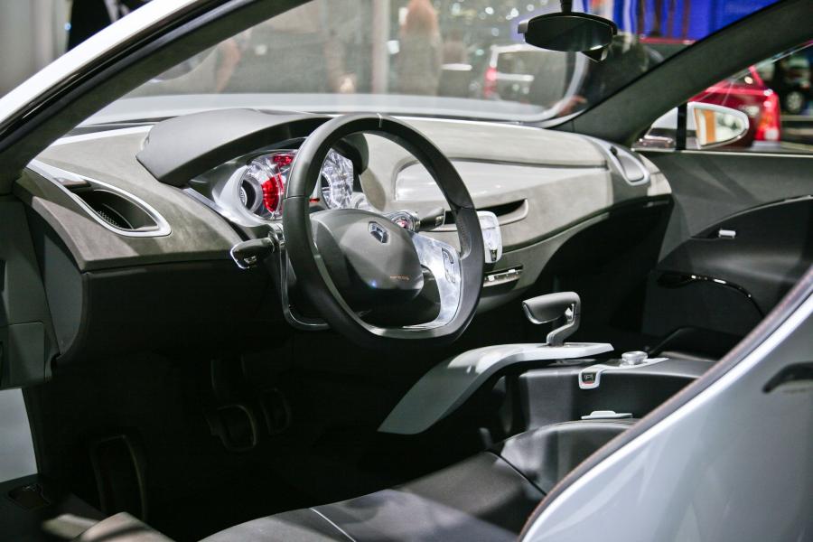  Renault Laguna Coupe Concept 2007 года  (фото 17 из 24)